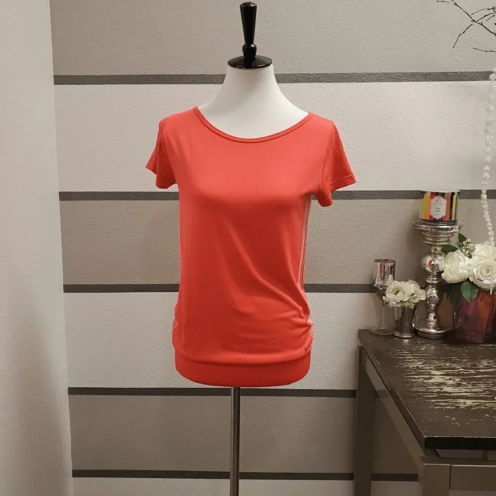 Nike Dri-Fit Coral Tee. Size S.